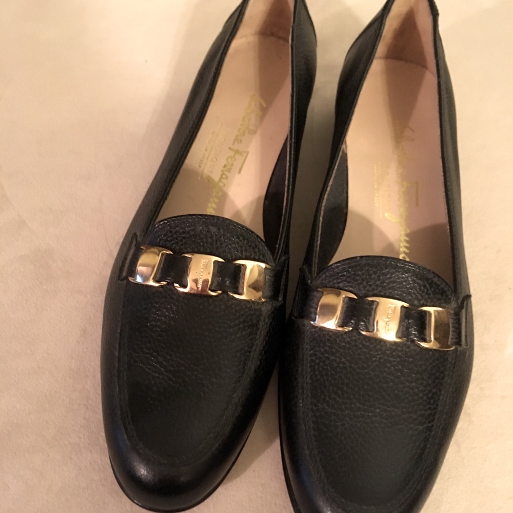 Salvatore Ferragamo flat in size 6AA